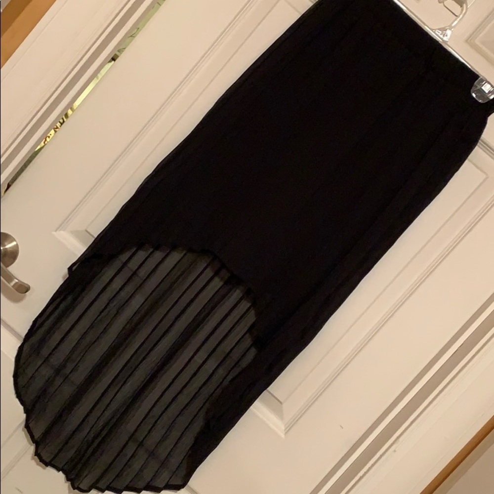 Black pleated high low skirt XS